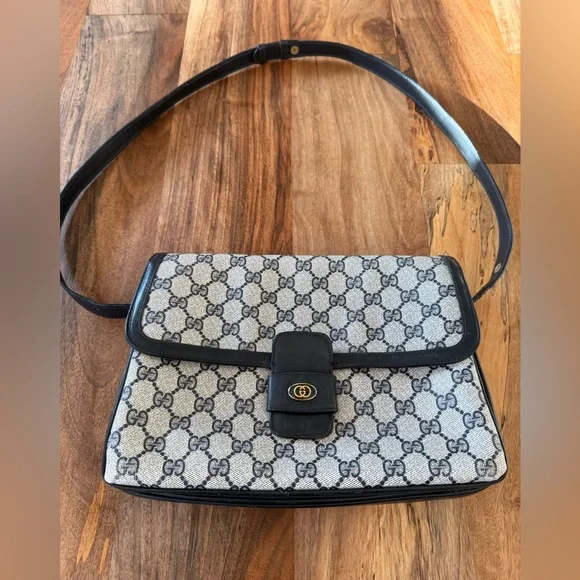 Gucci Authentic Vintage Medium GG Supreme Messenger Bag - Picture 3 of 15